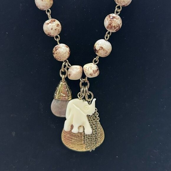Chico’s Boho 30” Necklace of Tan & Brown Marbled Beads w Elephant Charm & Tassel - Picture 8 of 10